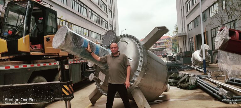 Погрузка оборудования в Китае